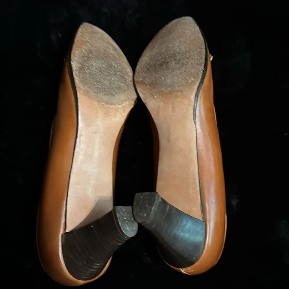 Saks Fifth Avenue Vintage Leather Heels. 11AAA